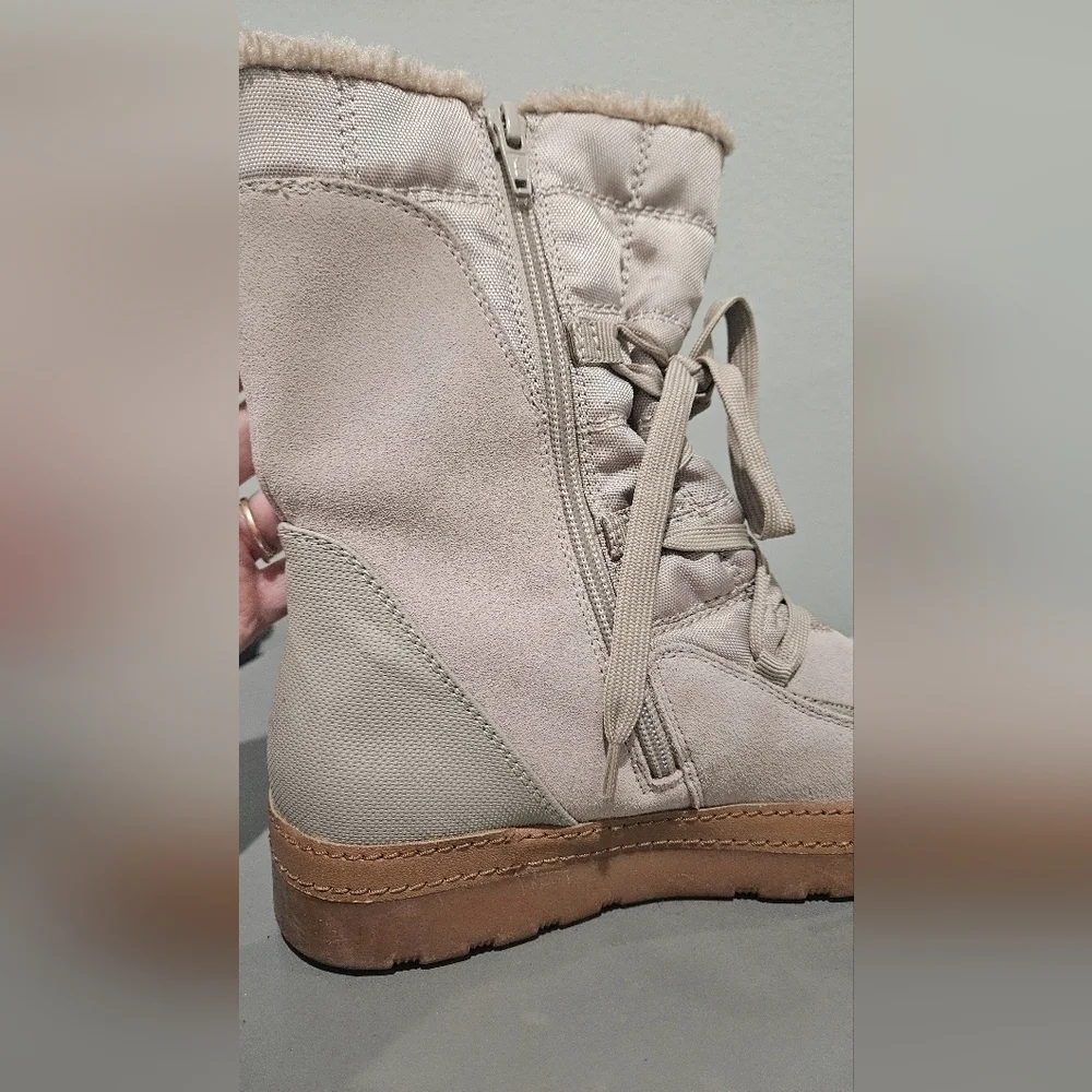 BARETRAPS Women's Bt Lancy Snow Boot. Nude/tan. Size 7